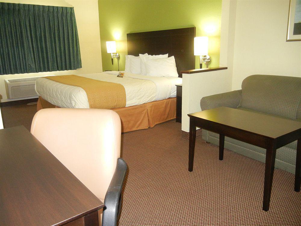 Quality Inn East Evansville Exterior photo